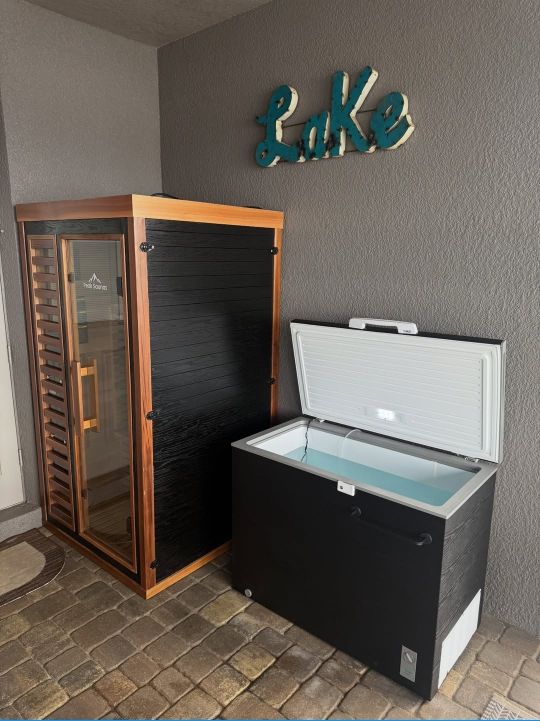 Prestige Cold Plunge Small with sauna — screened porch